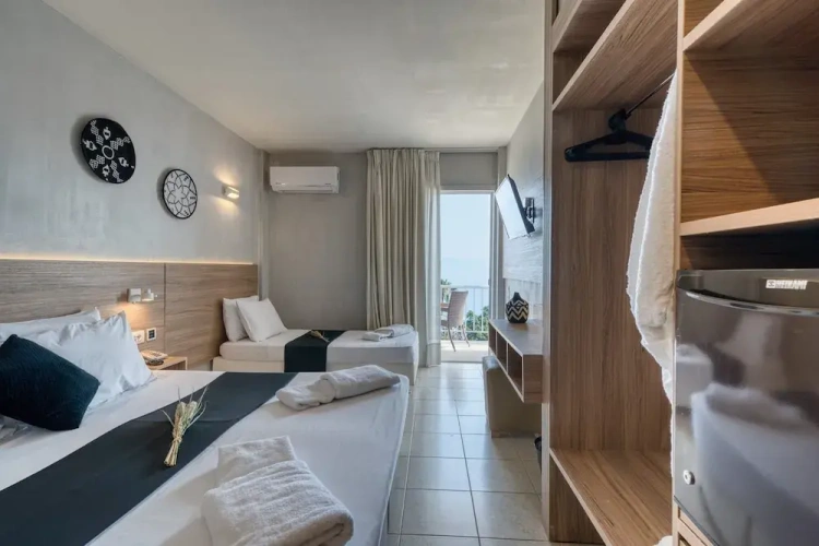 Standard Triple room with balcony