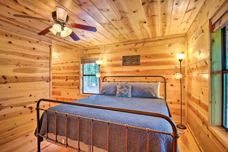 Quiet Mountain Fork River Cabin w/ Water-view Deck