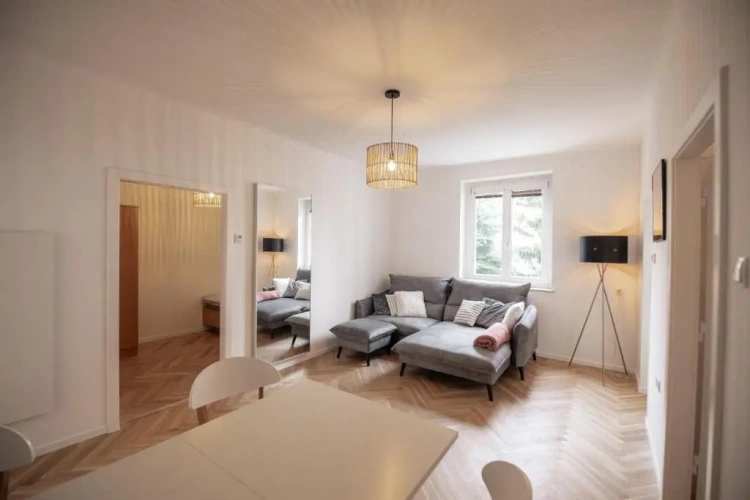 2 Bedrooms Apartment