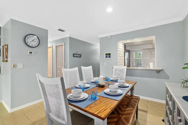 Island Oasis - 3br 2ba - steps to the ocean!