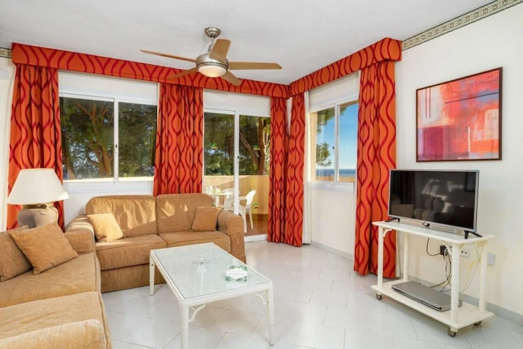 2 Bedrooms Apartment