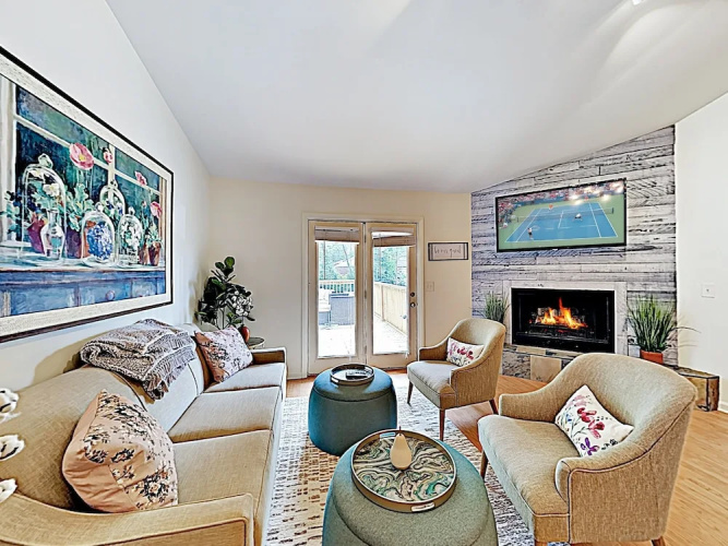 New Listing! Updated Apartment W/ Large Deck 3 Bedroom Apts