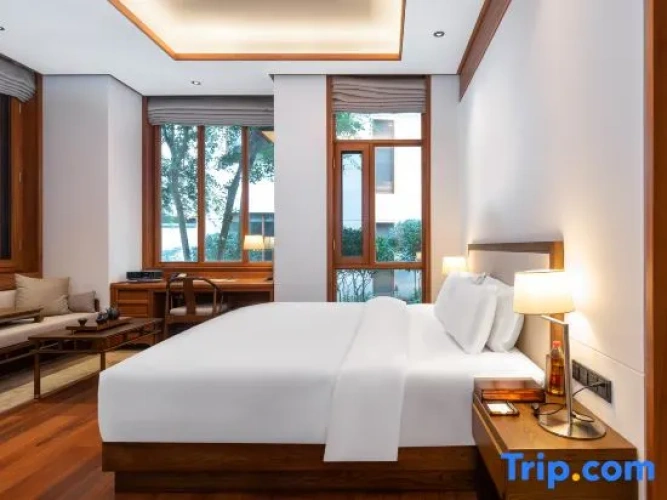 Family Suite with lake view