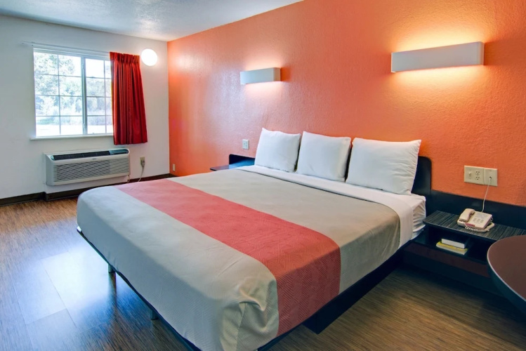 Executive Inn & Suites