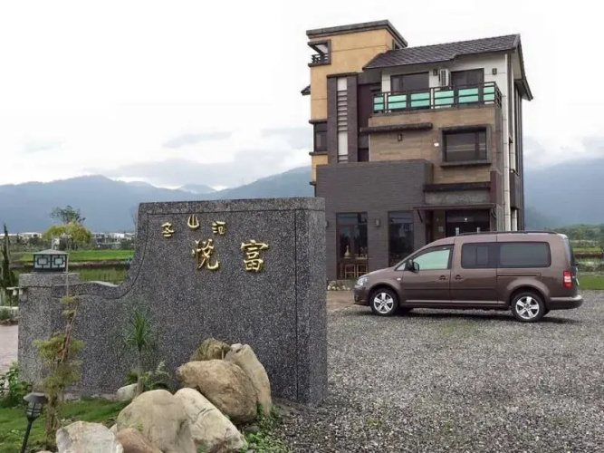 Yafuriverside Bed & Breakfast