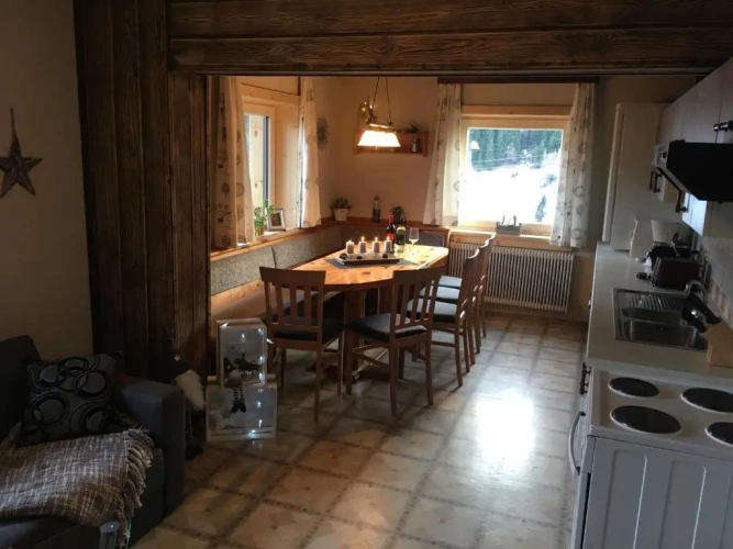 5 Bedrooms Cottage