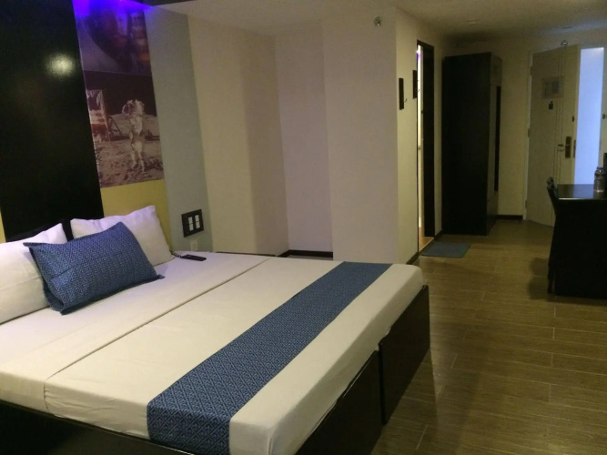 Icon Hotel Timog