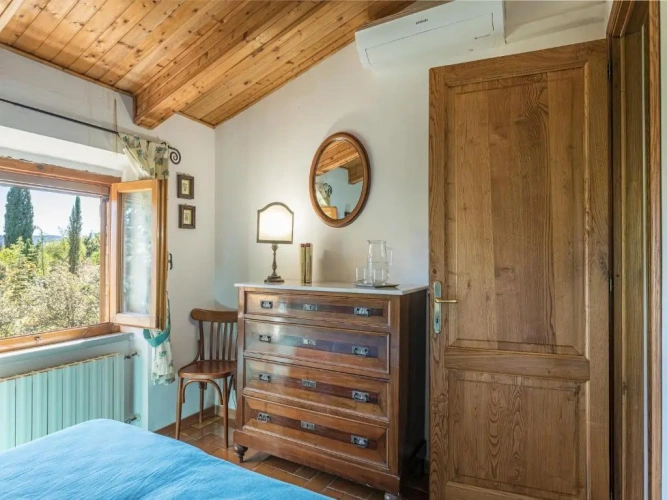 5 Bedrooms Cottage