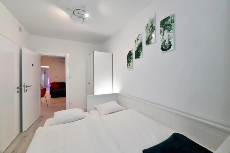 2 Bedrooms Apartment