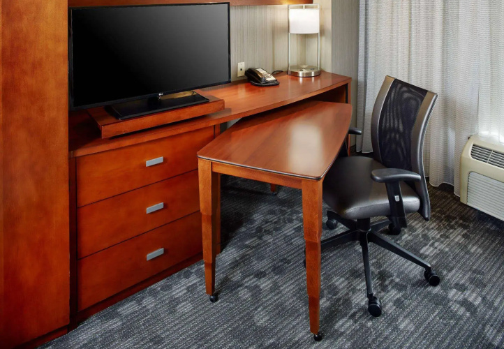 Courtyard by Marriott Hamilton