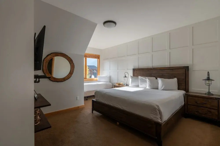 Rundle Cliffs Lodge by Canmore Premier