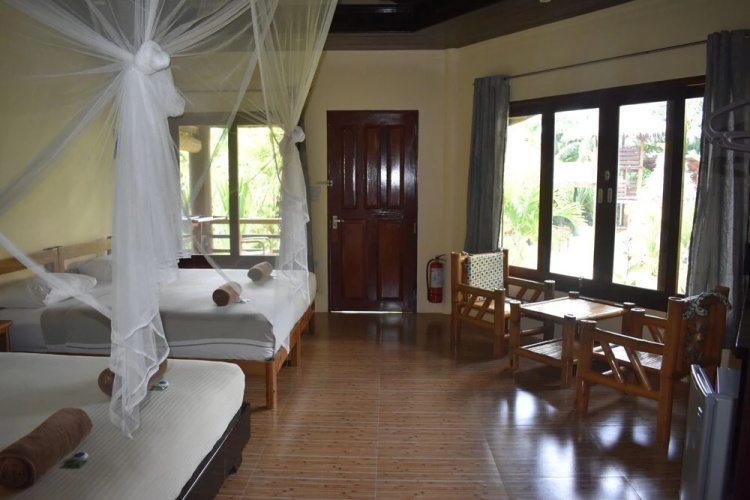 Jonas & Twins Resort