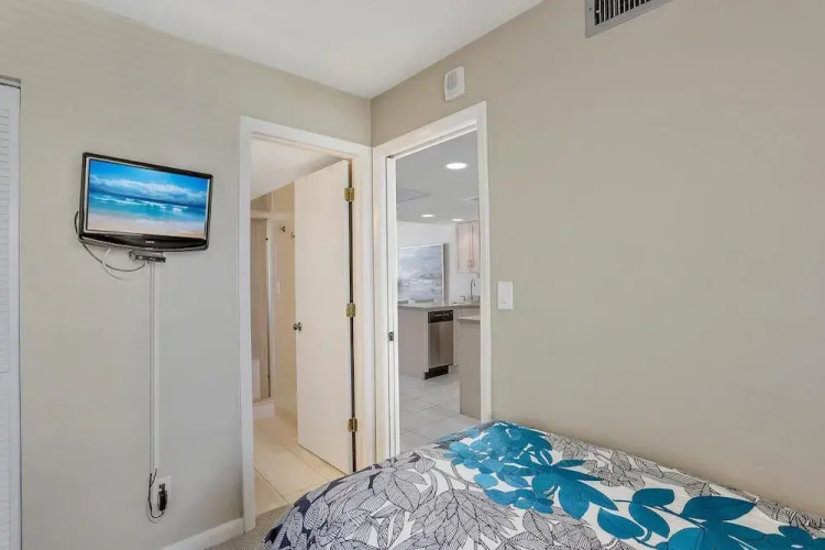 Charming Beachfront Condo With Pool, spa and Views