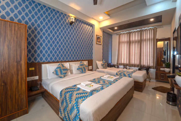Standard Triple room