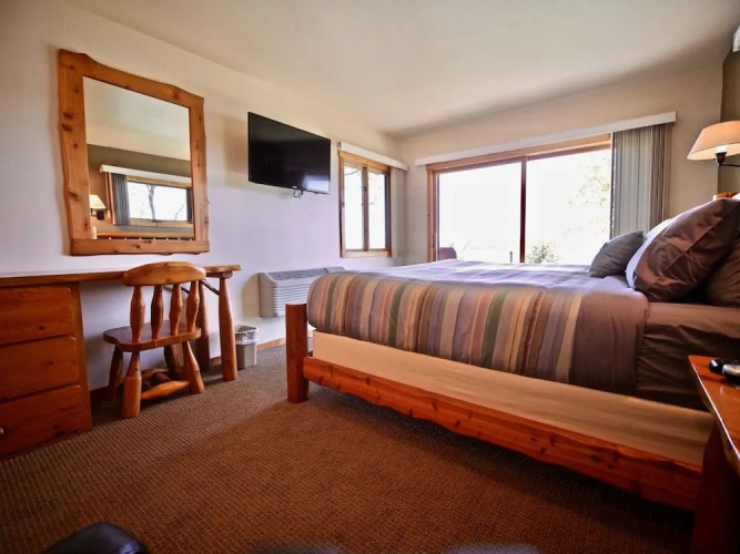 Whaleback Inn