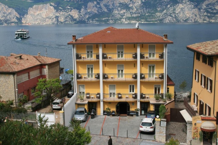 Standard Twin room with balcony