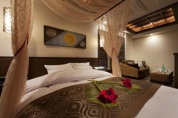 Hotel MYTH