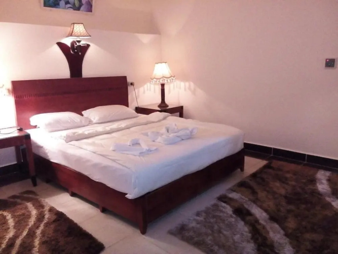 Green Desert Hotel