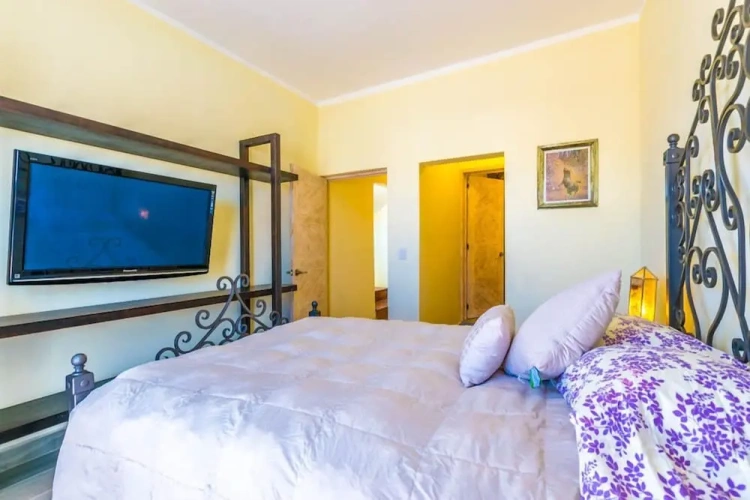5 Bedrooms Cottage