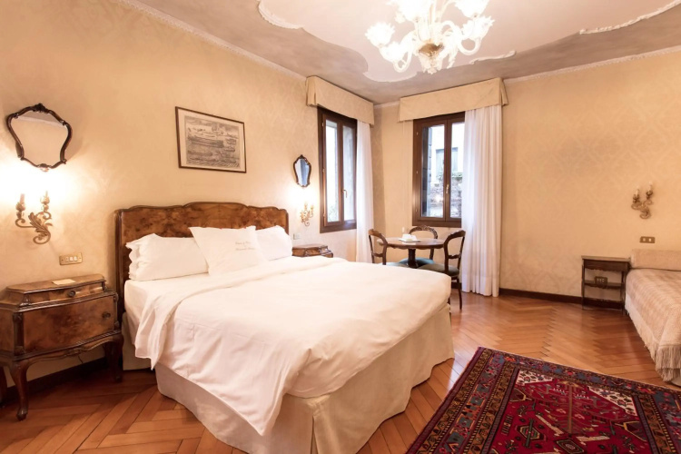 Hotel Flora