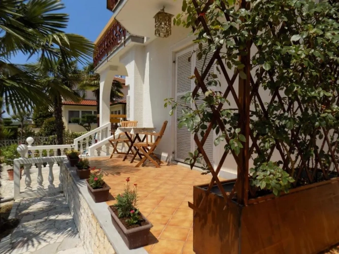 Apartment with balcony