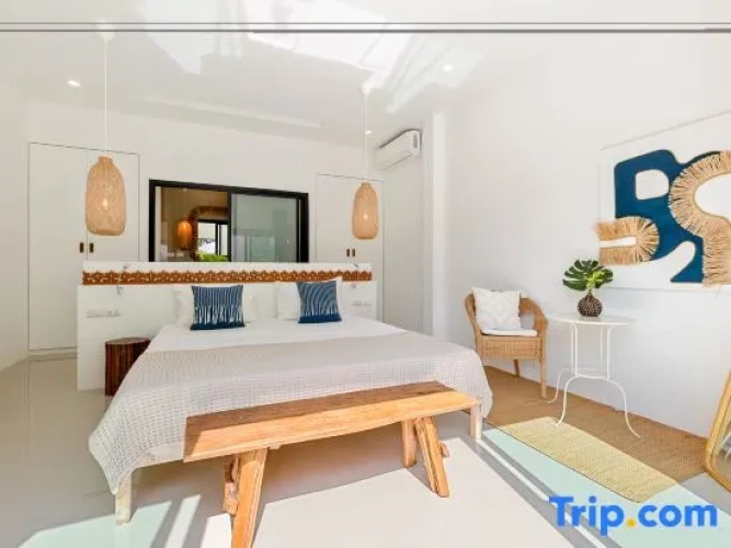 5 Bedrooms Villa