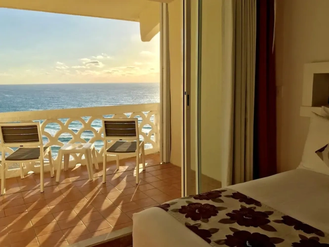 Deluxe Suite with balcony and with sea view