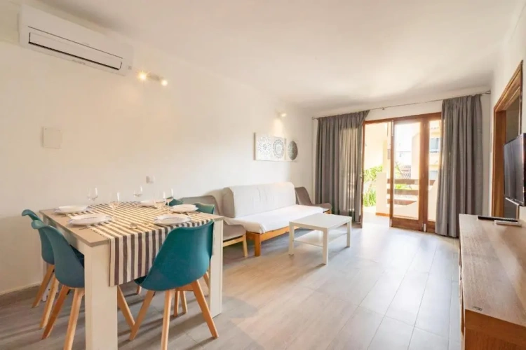 2 Bedrooms Apartment