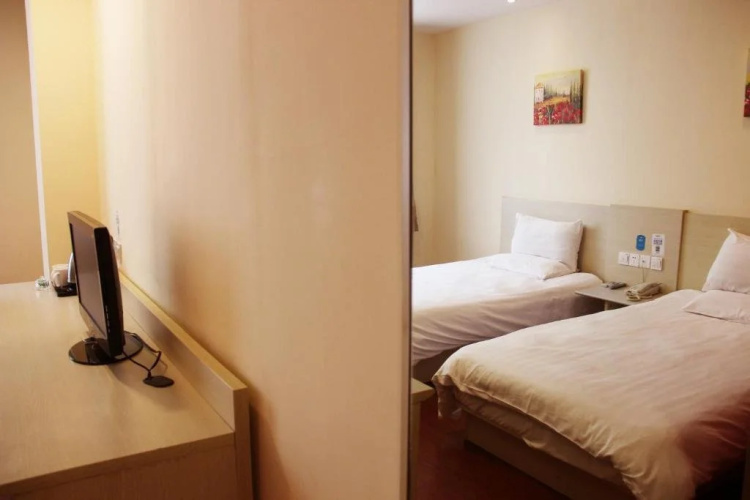 Hanting Express Ruili Ruihong Road