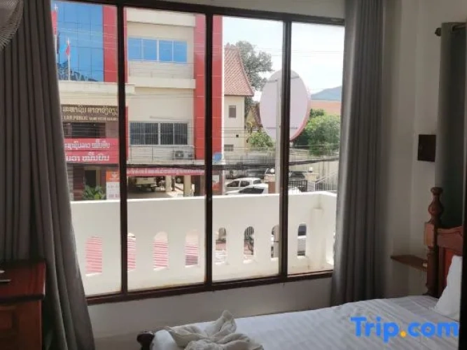 Standard room with street view