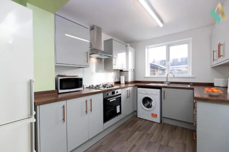 3 Bedrooms Apartment