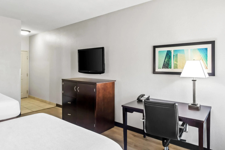 La Quinta Inn & Suites by Wyndham Houston Energy Corridor