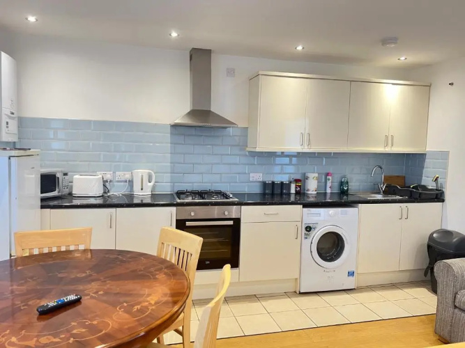 Spacious Two Double Bedrooms Flat, H 5