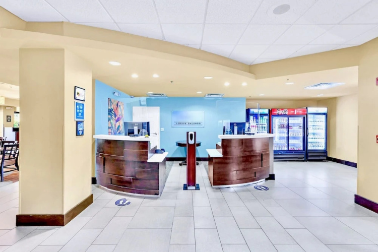 Condo Near Universal Studios With Pool , Hot Tub