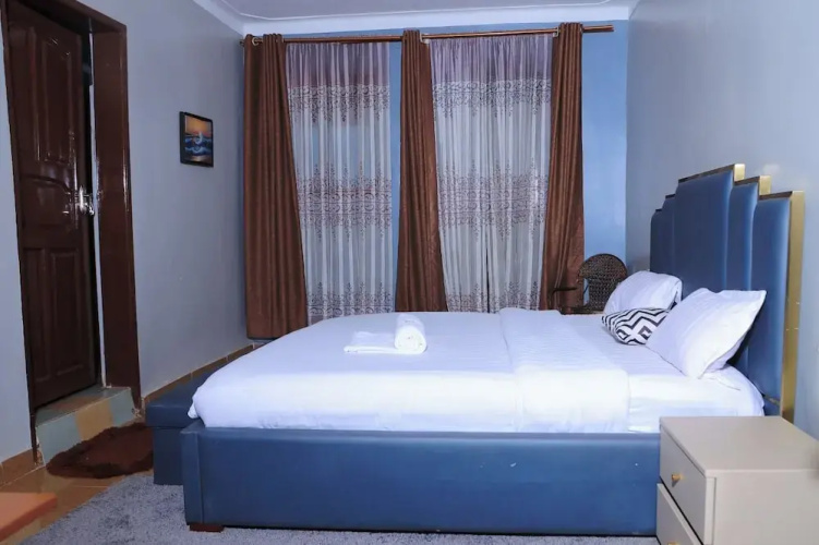 Buddiez Platinum Hotel