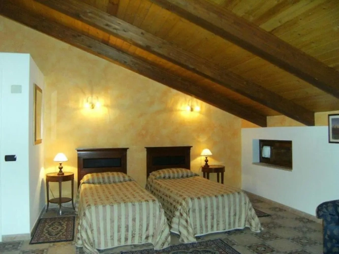 Standard Triple room