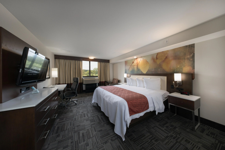 Holiday Inn Milwaukee Brookfield by IHG