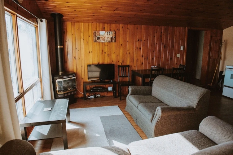 3 Bedrooms Cottage with lake view