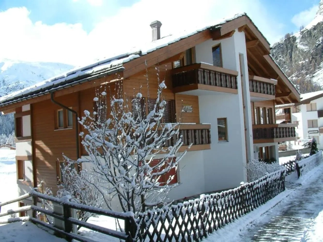 2 Bedrooms Sextuple Apartment with balcony