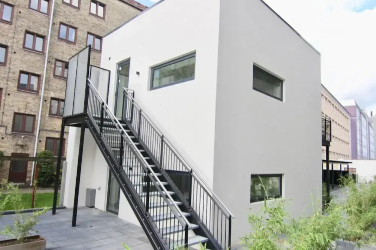 Townhouse Studio w Large Private Balcony