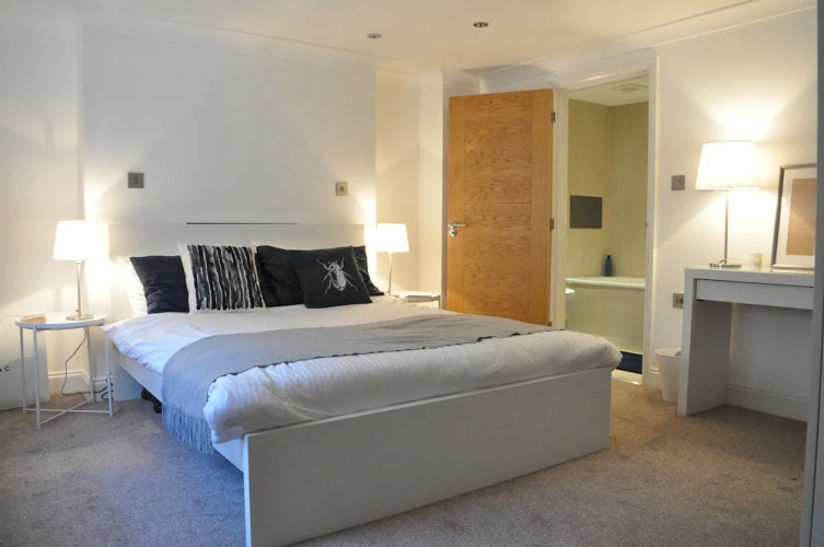 Stunning 3 Bedroom Bath