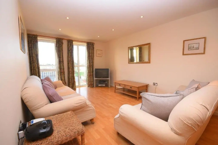 2 Bedrooms Apartment