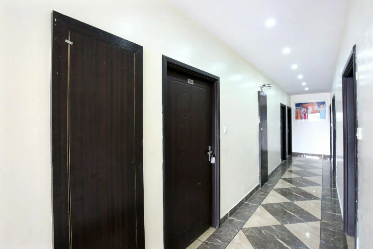 OYO 8766 Hotel DS Regency