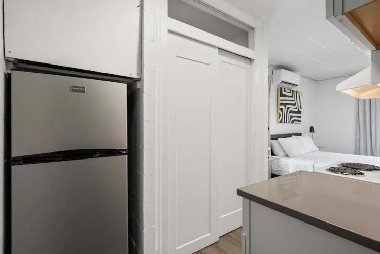 Chic City Retreat 97 Sleeps 2!