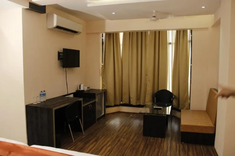 Suite with city view