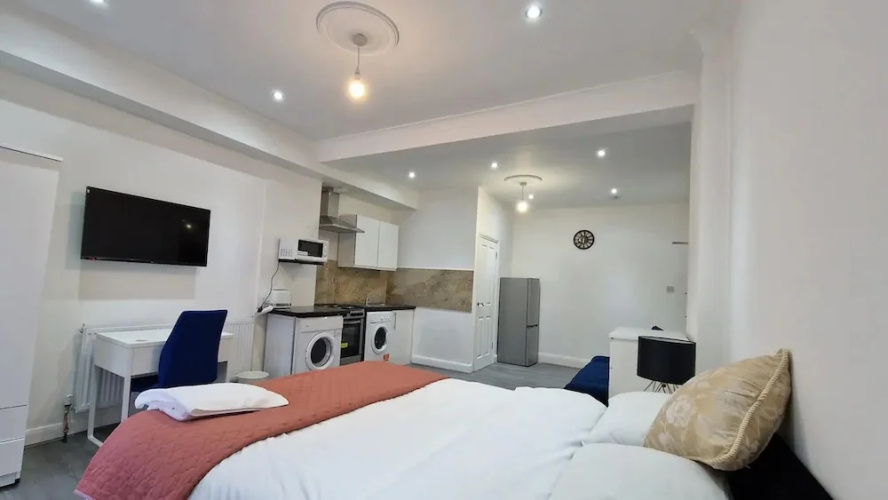 Impeccable 1-bed Apartment in Ilford