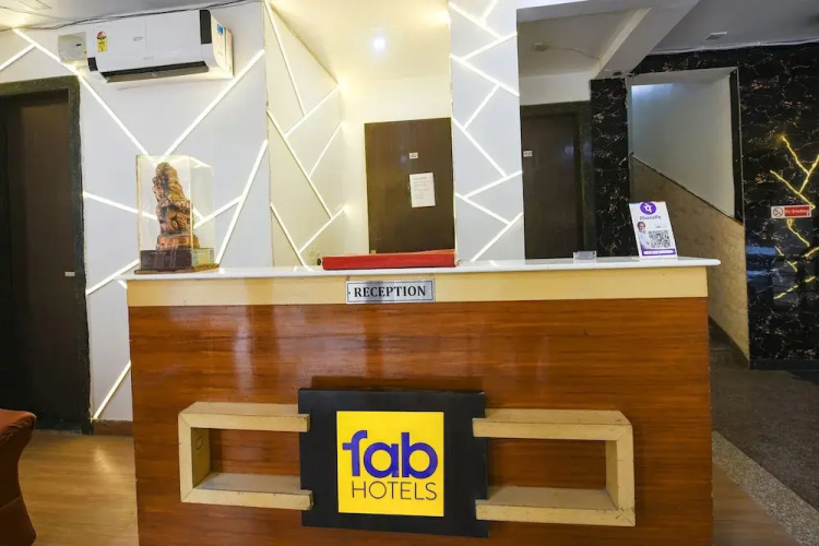 Fabhotel Moon Light