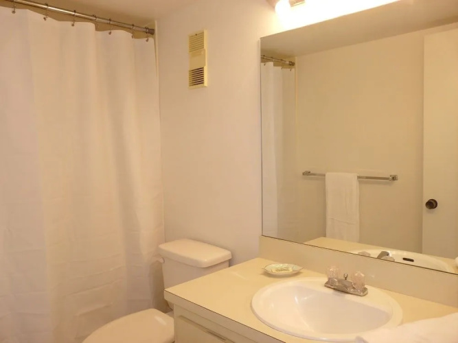 Sun-bright Beachfront Condo With Pool/tennis Courts