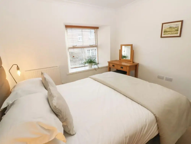 2 Eden Lodge