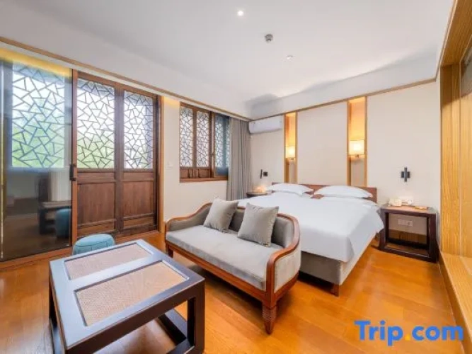 Suite with balcony